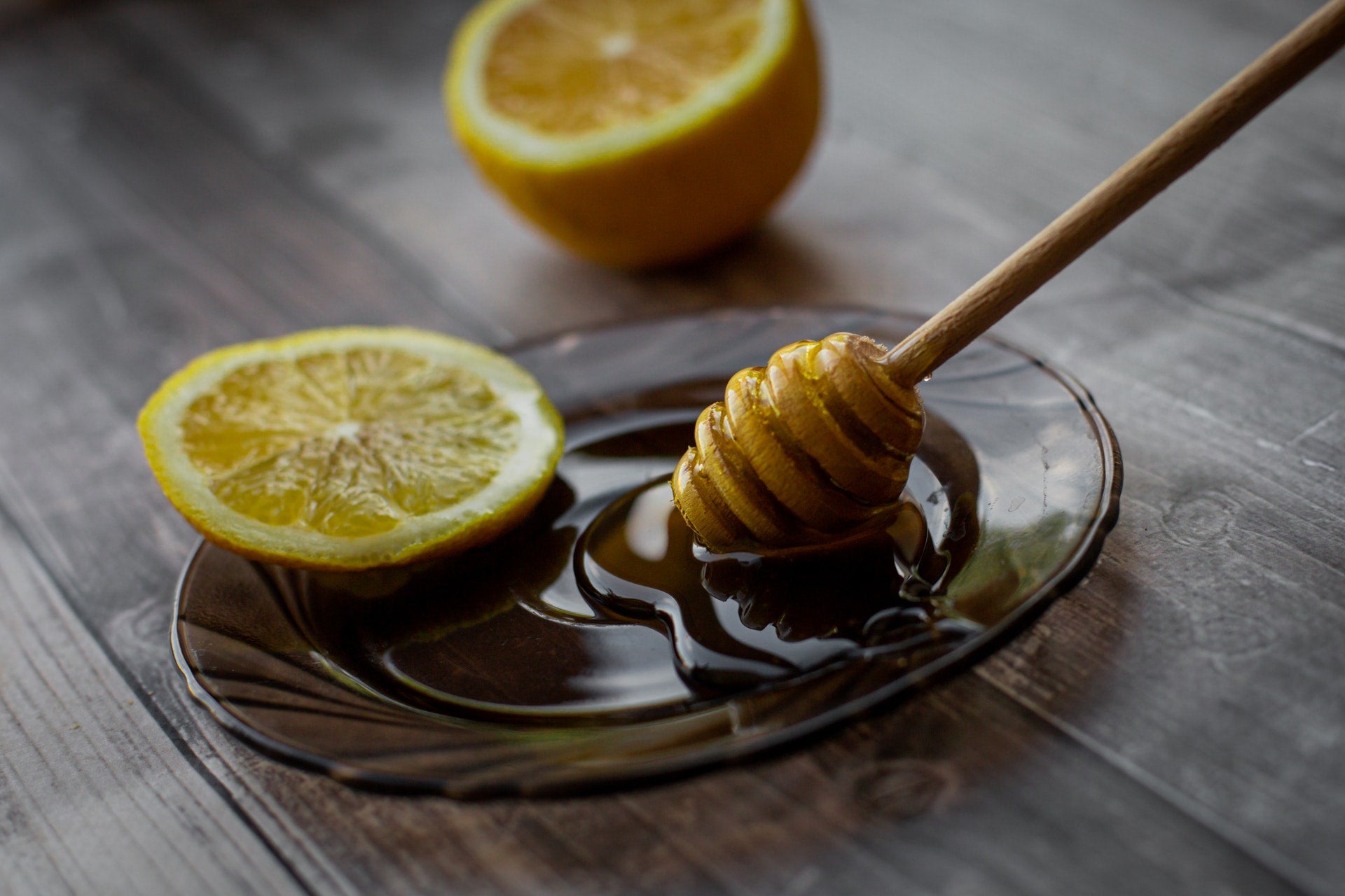 5 Benefits from Drinking Honey Lemon Water